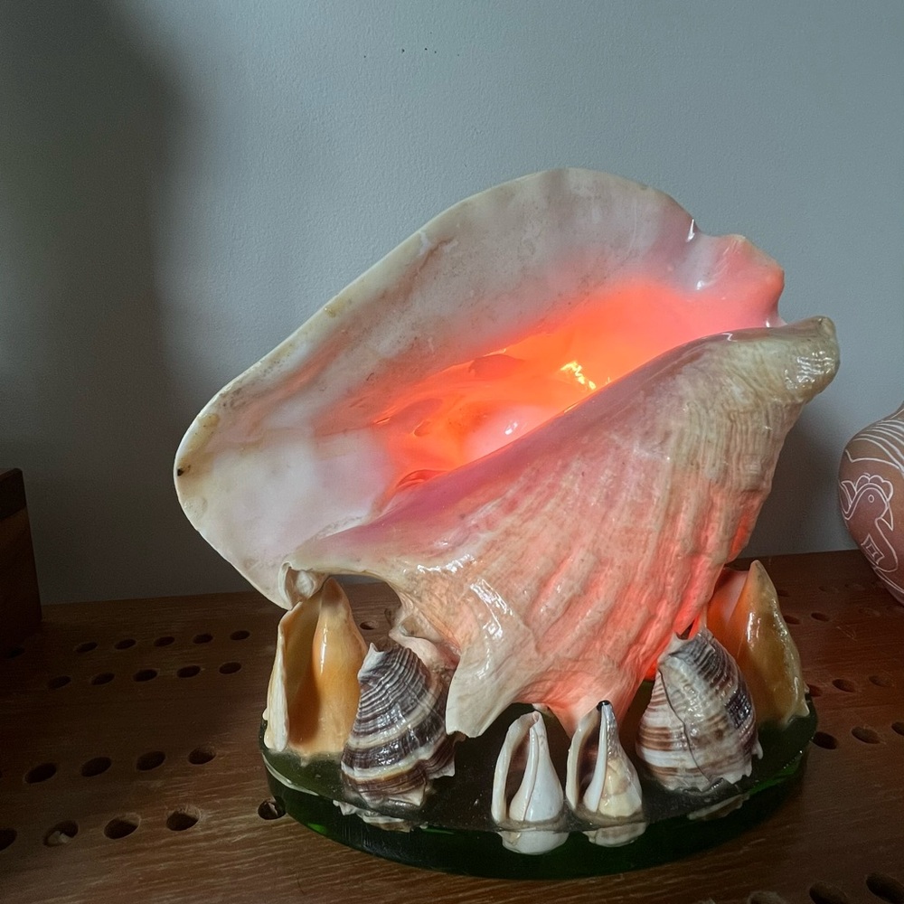 Vintage Shell lamp, kitsch